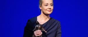 Julija Nawalnaja, Witwe des russischen Oppositionellen Alexej Nawalny mit dem Internationalen Friedenspreis Dresden.