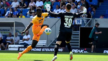 Hoffenheims Ihlas Bebou (li.) traf doppelt gegen Darmstadt.