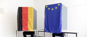 Waehler in einer Wahlkabine im Bezirksamt Berlin Friedrichshain -gestelltes Foto- . Berlin Deutschland PUBLICATIONxINxGERxSUIxAUTxONLY Copyright: xThomasxKoehlerx

Choose in a Election cabin in District Office Berlin Friedrichshain made Photo Berlin Germany PUBLICATIONxINxGERxSUIxAUTxONLY Copyright xThomasxKoehlerx  