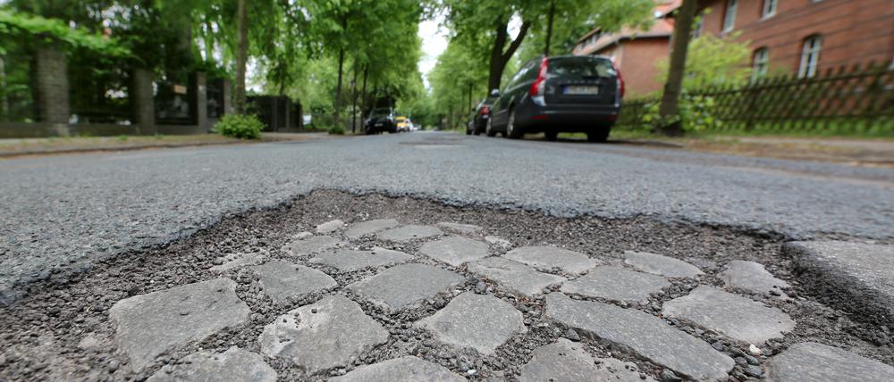 Breitscheidstraße Potsdam. Rudolf-Breitscheid-Straße Potsdam. Straßenschäden zwischen Bebelstraße und Stadtgrenze.