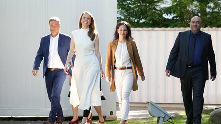 Hinter Spitzenkandidatin Terry Reintke laufen Vizekanzler Robert Habeck, Außenministerin Annalena Baerbock und Grünen-Chef Omid Nouripour. 