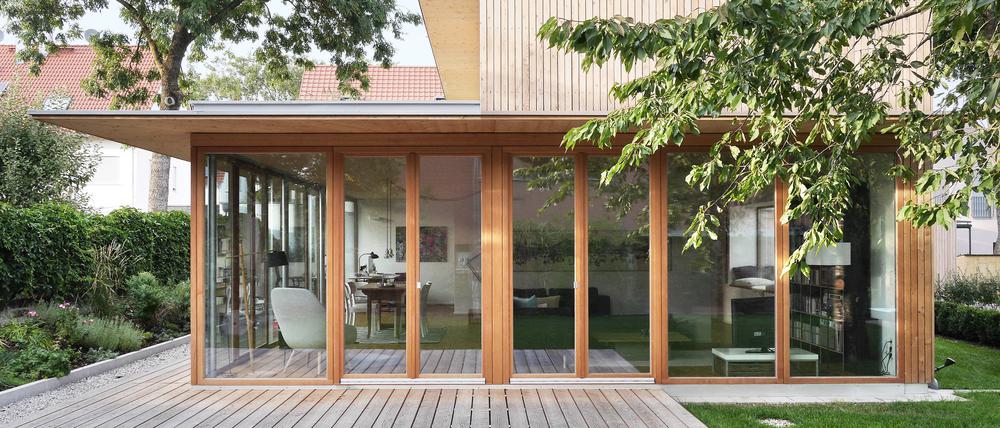Auch mitten in der Stadt ist das Leben im Einfamilienhaus mit Garten möglich - auch, wenn man dafür in den Hintergrund ausweichen muss.
