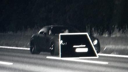 Das Blitzerbild der Polizei zeigt den Sportwagen bei 183 km/h auf der Stadtautobahn.