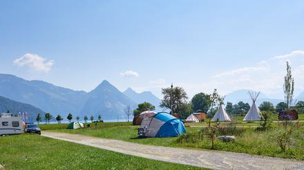 Direkt am Vierwaldstättersee sein Zelt aufschlagen, das geht in Buochs.