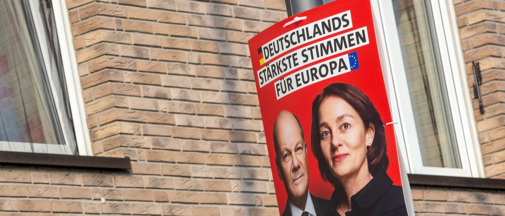 Wahlplakat der SPD mit Scholz und Barley.