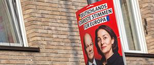 Wahlplakat der SPD mit Scholz und Barley.