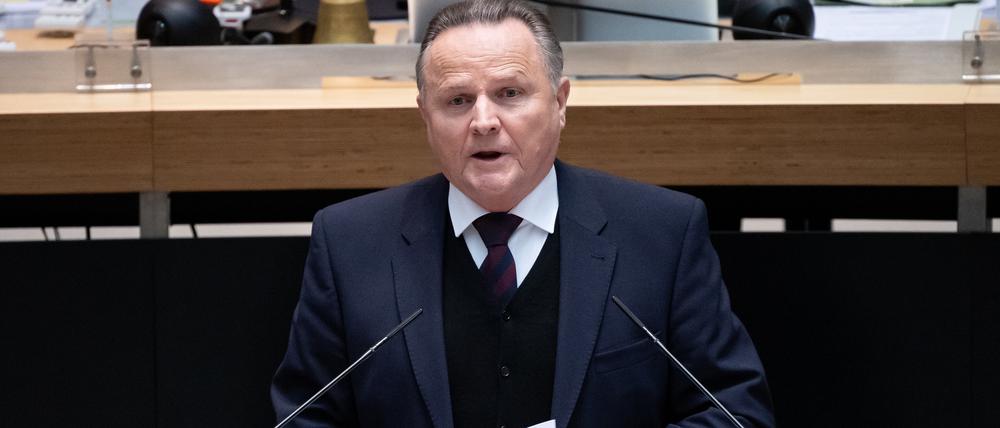 Georg Pazderski (AfD) spricht bei der Sondersitzung im Berliner Abgeordnetenhaus.