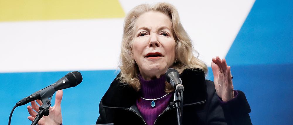 Amy Gutmann, US-Botschafterin in der Bundesrepublik, spricht bei der Demonstration gegen Antisemitismus «Nie wieder ist jetzt!».  