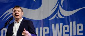 Zu den Aktivitäten der extremen Rechten zählt auch eine Versammlung mit Andre Poggenburg (parteilos) auf einer Kundgebung des rechtsextremen Magazins «Compact» Ende März 2024 in Velten (Oberhavel)