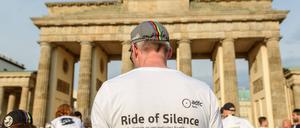 Beim „Ride of Silence“ demonstrieren Radfahrer in Berlin und hunderten Städten weltweit für mehr Sicherheit für Radfahrer.