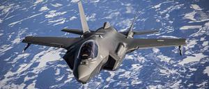 Ein norwegischer F35-Kampfjet über schwedischem Luftraum – auch die deutsche Luftwaffe hat 35 Stück in den USA bestellt.