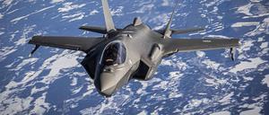 Ein norwegischer F35-Kampfjet über schwedischem Luftraum – auch die deutsche Luftwaffe hat 35 Stück in den USA bestellt.