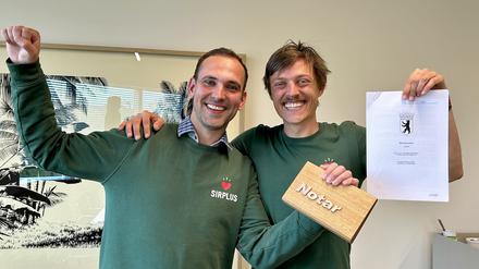 Das Unternehmen Sirplus, ein Händler für "gerettete" Lebensmittel, rettet sich selbst aus der Insolvenz. Der Gründer Raphael Fellmer (r.) arbeitet fortan mit Alexander Bernikas zusammen.
