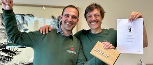 Das Unternehmen Sirplus, ein Händler für "gerettete" Lebensmittel, rettet sich selbst aus der Insolvenz. Der Gründer Raphael Fellmer (r.) arbeitet fortan mit Alexander Bernikas zusammen.