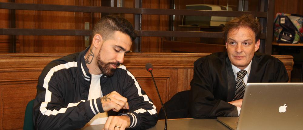 2014 verteidigte Stefan Conen (rechts) den Rapper Bushido, der wegen gefährlicher Körperverletzung angeklagt war. Laut Anklage soll der Musiker einen Fan mit einem Schuh geschlagen haben. 