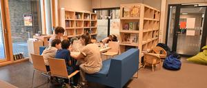 Potsdam, 14.05.2024, Lokales, Leseclub am Stern, Lese-Club, Schulbibliothek, Schulzentrum Am Stern, Buch, Bücher, Buecher, lesen, Lesen, Kind, Kinder, Schüler, Schueler, Foto: Ottmar Winter PNN ACHTUNG: Foto ist ausschließlich für redaktionelle Berichterstattung der PNN und des TGSP! Eine kommerzielle Nutzung, z.B. Werbung, ist ausgeschlossen. Die Weitergabe an nicht autorisierte Dritte, insbesondere eine weitergehende Vermarktung über Bilddatenbanken, ist unzulässig.