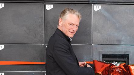 Thomas Mertens, COO Home & Care Nothilfe GmbH (rechts) und Oliver Nöll, stellvertretender Bezirksbürgermeister Friedrichshain-Kreuzberg.