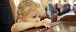 Kann dauern. Manche Kinder verlieren im Gottesdienst irgendwann die Geduld. 