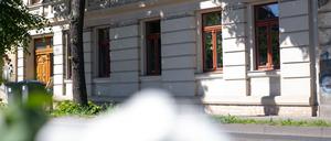 Blick auf ein Wohnhaus im Paulusviertel in dem am 12.05.2024 ein zwei Jahre altes Mädchen tot in einer Wohnung aufgefunden wurde.