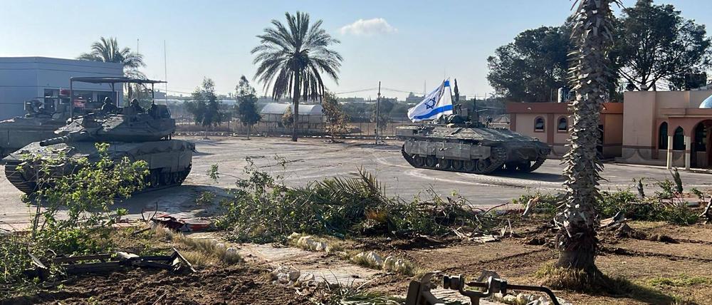 Israels Armee veröffentlichte dieses Foto von der Einnahme des Grenzübergangs Rafah zwischen dem Palästinensergebiet und Ägypten.