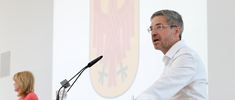 Stadtverordnetenversammlung Potsdam. Letzte Sitzung vor der Kommunalwahl. Oberbürgermeister Mike Schubert.
