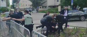 Der slowakische Regierungschef Robert Fico schwebt in Lebensgefahr.