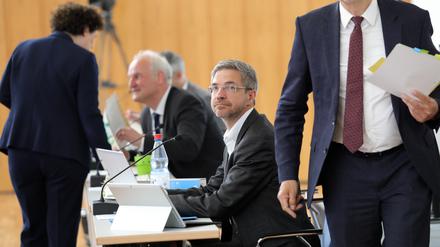 Stadtverordnetenversammlung Potsdam. Letzte Sitzung vor der Kommunalwahl. Oberbürgermeister Mike Schubert.