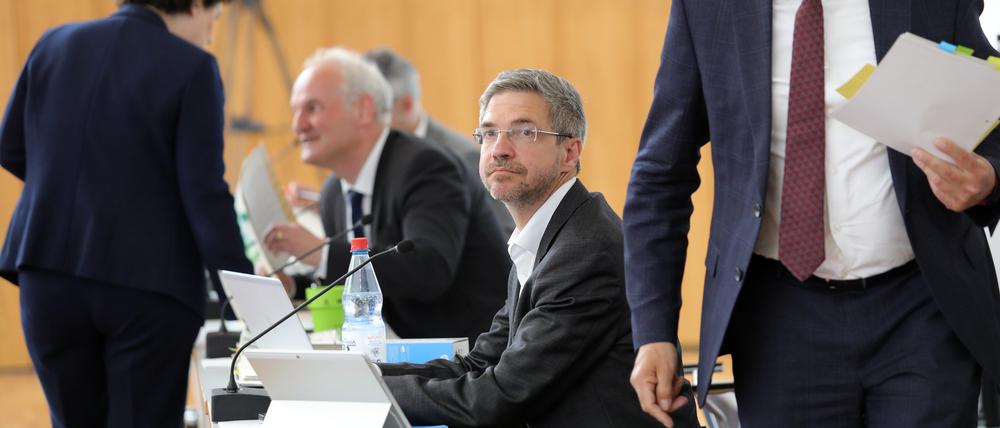 Stadtverordnetenversammlung Potsdam. Letzte Sitzung vor der Kommunalwahl. Oberbürgermeister Mike Schubert.