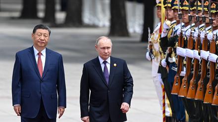 Russlands Präsident Wladimir Putin (r.) und Chinas Präsident Xi Jinping propagieren öffentlich die Freundschaft beider Staaten.