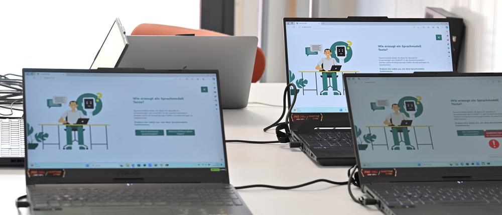 Potsdam, 14.05.2024, Lokales, KI-Studio im Oberlin Berufsbildungswerk, Neues KI-Studio im Oberlinhaus bietet interaktive Workshops zur Erkundung von Künstlicher Intelligenz im Job, Künstliche Intelligenz, Kuenstliche Intelligenz, Foto: Ottmar Winter PNN ACHTUNG: Foto ist ausschließlich für redaktionelle Berichterstattung der PNN und des TGSP! Eine kommerzielle Nutzung, z.B. Werbung, ist ausgeschlossen. Die Weitergabe an nicht autorisierte Dritte, insbesondere eine weitergehende Vermarktung über Bilddatenbanken, ist unzulässig.