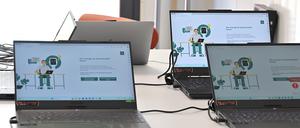 Potsdam, 14.05.2024, Lokales, KI-Studio im Oberlin Berufsbildungswerk, Neues KI-Studio im Oberlinhaus bietet interaktive Workshops zur Erkundung von Künstlicher Intelligenz im Job, Künstliche Intelligenz, Kuenstliche Intelligenz, Foto: Ottmar Winter PNN ACHTUNG: Foto ist ausschließlich für redaktionelle Berichterstattung der PNN und des TGSP! Eine kommerzielle Nutzung, z.B. Werbung, ist ausgeschlossen. Die Weitergabe an nicht autorisierte Dritte, insbesondere eine weitergehende Vermarktung über Bilddatenbanken, ist unzulässig.