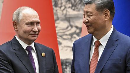 Der russische Präsident Wladimir Putin (l.) und der chinesische Präsident Xi Jinping wollen ihre Zusammenarbeit ausbauen.