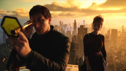Star-Architekt Cesar Catalina  (Adam Driver) und Julia Cicero (Nathalie Emmanuel) wollen eine Stadt, die allen Menschen gehört.