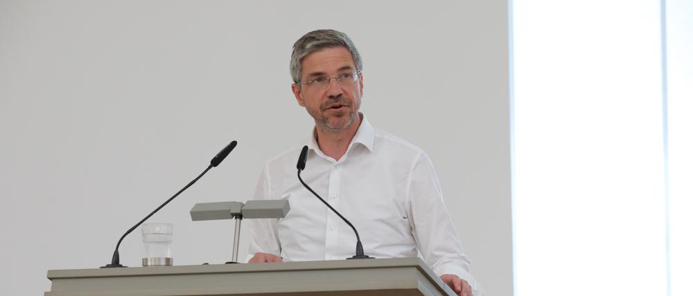 Stadtverordnetenversammlung Potsdam. Letzte Sitzung vor der Kommunalwahl. Oberbürgermeister Mike Schubert.