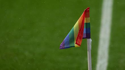 Bislang gibt es keinen aktiven männlichen Profifußballer, der offen queer ist. 
