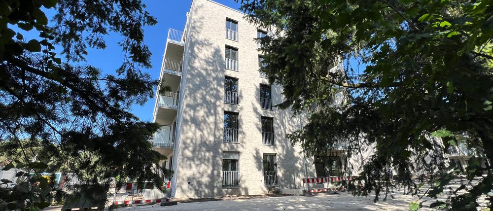 Das Neubauprojekt der Howoge an der Zehlendorfer Fischerhüttenstraße: 130 Wohnungen stehen jetzt zur Vermietung bereit, im August 2024 sollen sie bezugsfertig sein.