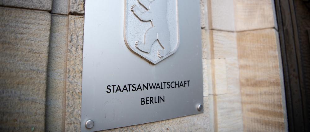 Das Schild mit der Aufschrift «Staatsanwaltschaft Berlin» am Eingang des Gerichts in Moabit. (Symbolbild)