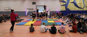 Feierlichkeiten in der inklusiven Sporthalle „Barakiel Halle“ in Hamburg.