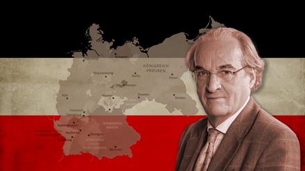 Reichsbürger Prinz Reuß vor einer Karte des deutschen Reiches mit seinen Grenzen von 1871 . 