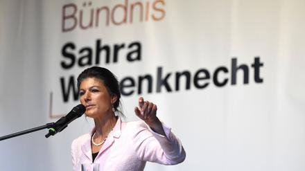 News Bilder des Tages Sahra Wagenknecht bei einer Wahlkampfveranstaltung des BSW zur Europawahl auf dem Opernplatz. Hannover, 15.05.2024 *** Sahra Wagenknecht at a BSW campaign event for the European elections on the Opernplatz in Hanover, 15 05 2024 Foto:xC.xNiehausx/xFuturexImagex wagenknecht_4510