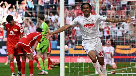  Kölns Damion Downs bejubelt sein Tor zum 3:2 gegen den 1. FC Union Berlin.