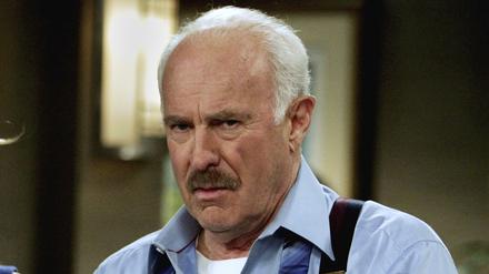 Dabney Coleman am Set von «Courting Alex» in den Warner Bros. Studios. 
