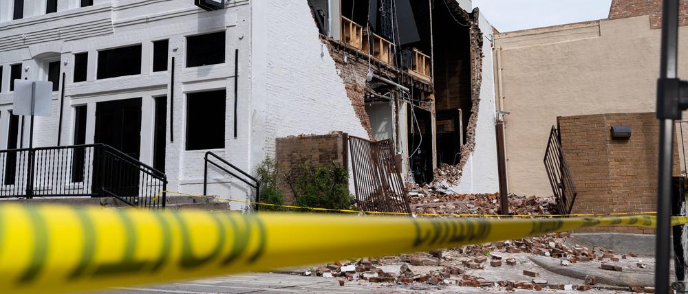 Ein Gebäude, das beim Sturm in Houston beschädigt wurde. 