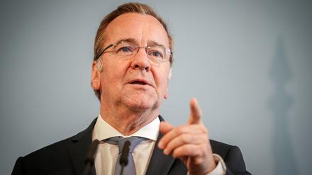 Bundesverteidigungsminister Boris Pistorius (SPD) kommt in vielen Beliebtheitsumfragen besser weg als Kanzler Scholz.