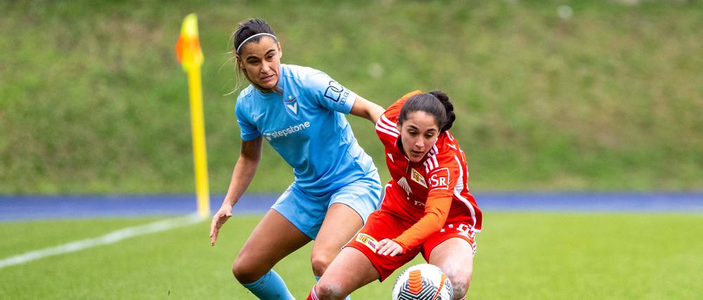 Dieses Duell könnte es am Sonntag wieder geben. Viktorias Flügelspielerin Aylin Yaren (li.) gegen Unions Außenverteidigerin Fatma Sakar.
