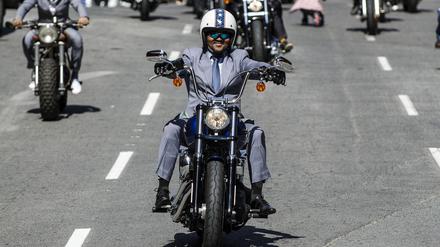 Im feinen Zwirn. Über 300 Menschen wollen am Sonntag am „Distinguished Gentleman’s Ride“ in Berlin teilnehmen.