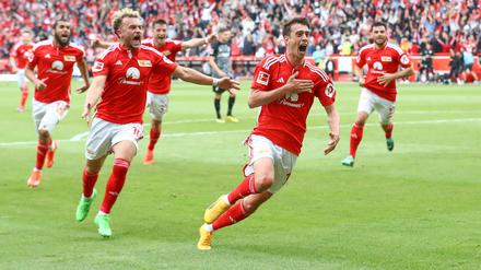 Janik Haberer (re.) traf in der Nachspielzeit zum 2:1 für Union.