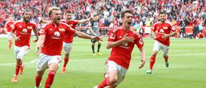 Janik Haberer (re.) traf in der Nachspielzeit zum 2:1 für Union.