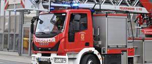 Feuerwehrfahrzeug im Einsatz.