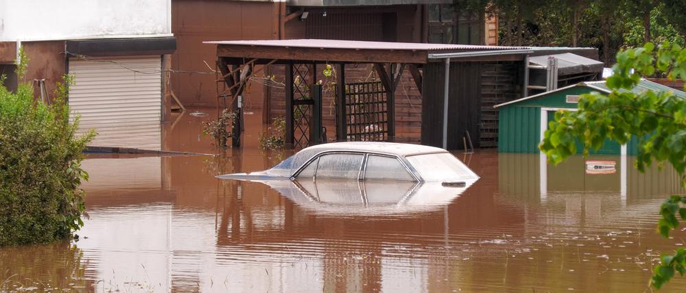 In der Gegend um Blieskastel stehen zahlreiche Wohnhäuser unter Wasser.